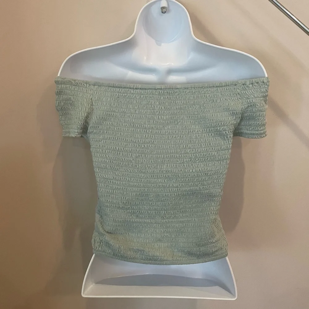 Pastel Green off the shoulder crop top - Picture 3 of 4